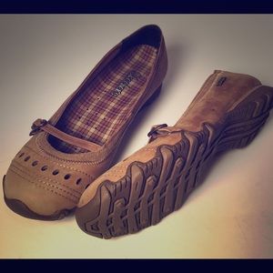 Skechers slip on flats/moccasins